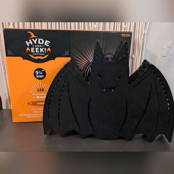 HYDE AND EEK LED flickering bat battery operated timer - Picture 2 of 3
